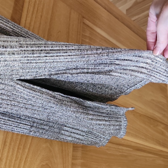 Alice + Olivia Katina Gathered Midi Dress - Picture 4 of 8